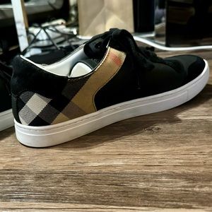 COPY - "British Elegance: Burberry Signature Check Low-Top Sneakers"